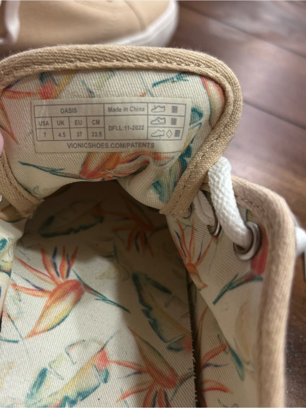 Vionic Oasis Sneakers Size 7 Tan NEW Without Tags - Picture 8 of 12